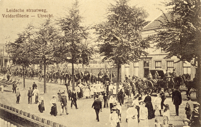 123321 Afbeelding van een onderdeel van de veldartillerieop de Leidseweg te Utrecht.